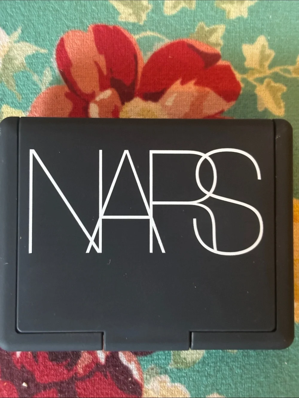 NARS Powder Blush in Shade Behave, NIB - Picture 7 of 7